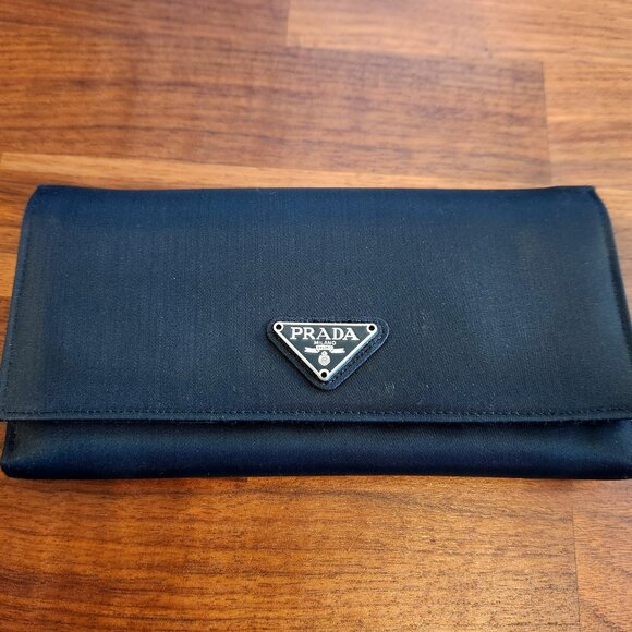 Authentic Prada continental wallet crafted in black Tessuto nylon with signature - Picture 1 of 8